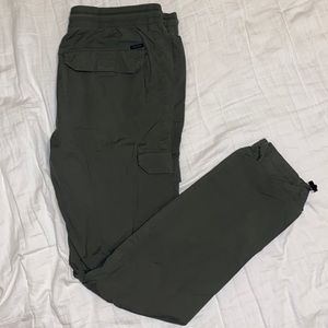 MEN’S CARGO JOGGERS